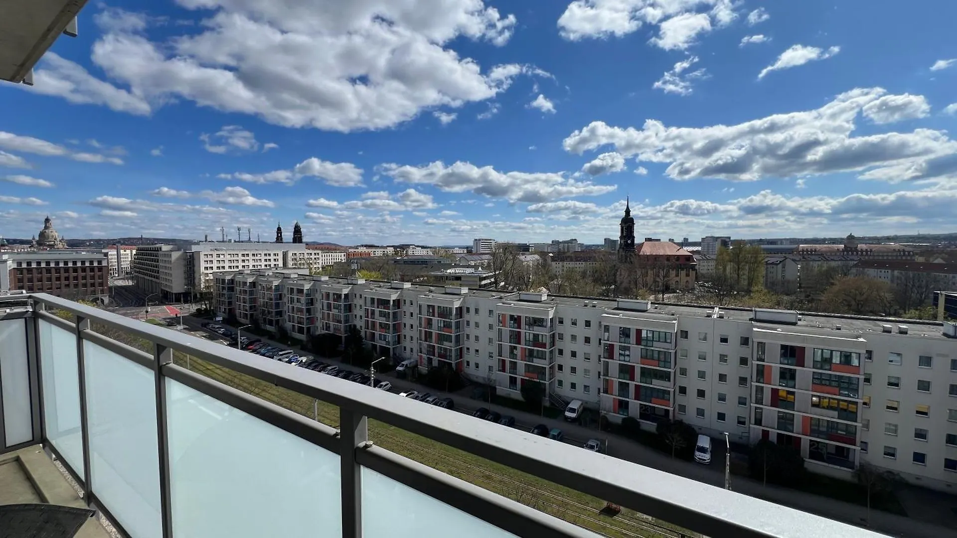 Apartment Mit Penthouse Charakter In Dresden